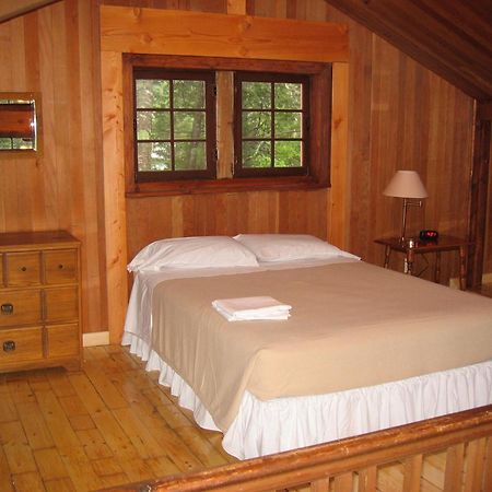 Les Chalets Du Lac Grenier Chertsey Exterior photo