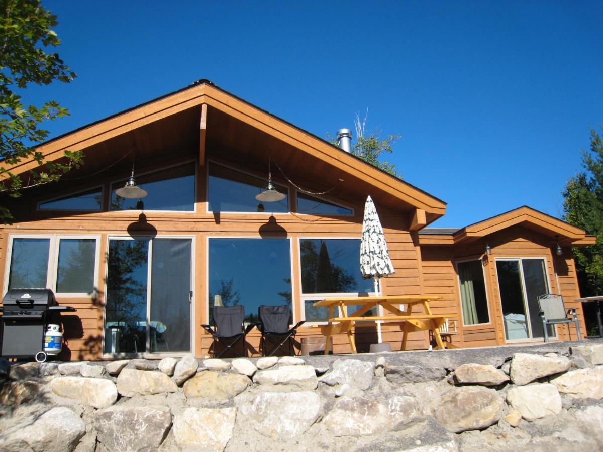 Les Chalets Du Lac Grenier Chertsey Exterior photo