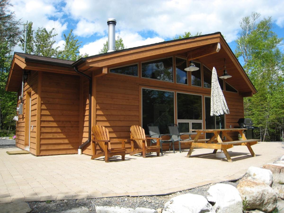 Les Chalets Du Lac Grenier Chertsey Exterior photo
