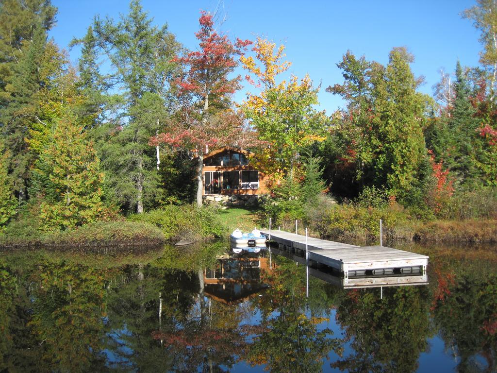 Les Chalets Du Lac Grenier Chertsey Exterior photo